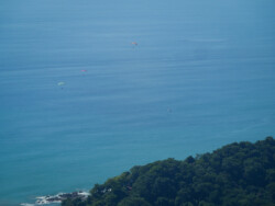 On the way out to Dominical Paraglider pilots in the air.